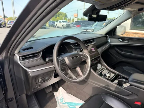 More photos of 2023 Jeep Grand Cherokee Limited at Jerry Hunt Supercenter - Lexington, NC