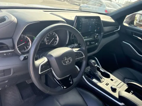 More photos of 2022 Toyota Highlander XSE at Jerry Hunt Supercenter - Lexington, NC