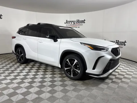 More photos of 2022 Toyota Highlander XSE at Jerry Hunt Supercenter - Lexington, NC