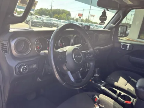 More photos of 2022 Jeep Gladiator Willys at Jerry Hunt Supercenter - Lexington, NC