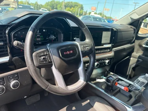 More photos of 2022 GMC Sierra 1500 SLT at Jerry Hunt Supercenter - Lexington, NC