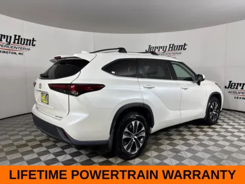 More photos of 2021 Toyota Highlander XLE at Jerry Hunt Supercenter - Lexington, NC