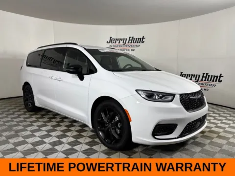 More photos of 2026 Chrysler Pacifica Limited at Jerry Hunt Supercenter - Lexington, NC