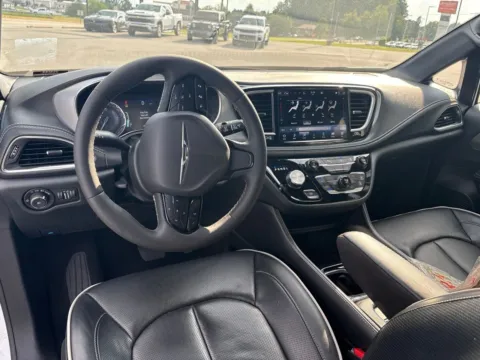 More photos of 2026 Chrysler Pacifica Limited at Jerry Hunt Supercenter - Lexington, NC
