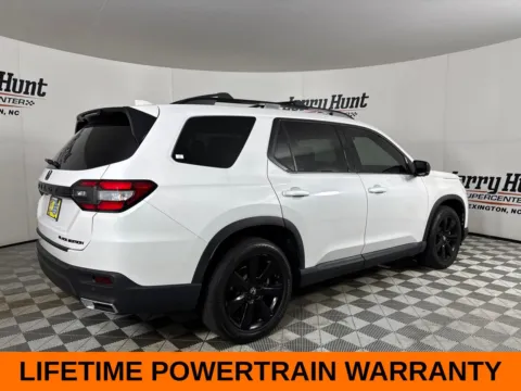 More photos of 2025 Honda Pilot Black Edition at Jerry Hunt Supercenter - Lexington, NC