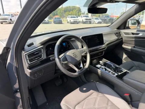 More photos of 2025 Volkswagen Atlas Cross Sport 2.0T SE w/Technology at Jerry Hunt Supercenter - Lexington, NC