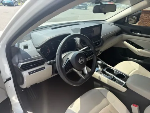 More photos of 2023 Nissan Altima 2.5 SL at Jerry Hunt Supercenter - Lexington, NC