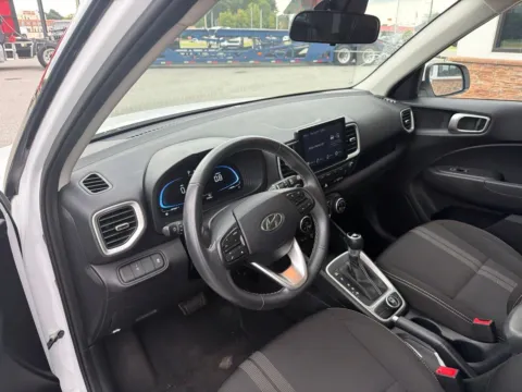 More photos of 2025 Hyundai Venue SEL at Jerry Hunt Supercenter - Lexington, NC