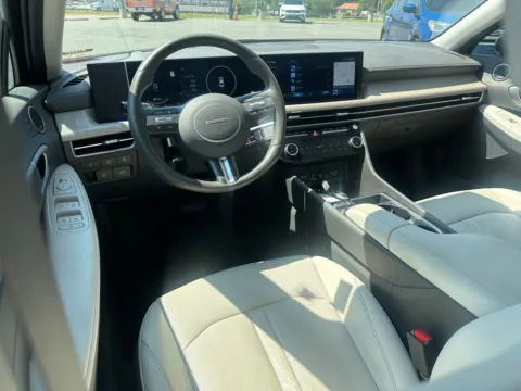 More photos of 2025 Hyundai Sonata Hybrid Limited at Jerry Hunt Supercenter - Lexington, NC