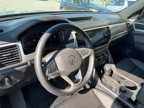 More photos of 2023 Volkswagen Atlas Cross Sport 3.6L V6 SE w/Technology at Jerry Hunt Supercenter - Lexington, NC