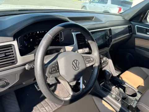 More photos of 2023 Volkswagen Atlas Cross Sport 2.0T SEL R-Line Black at Jerry Hunt Supercenter - Lexington, NC