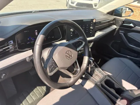More photos of 2025 Volkswagen Jetta 1.5T SE at Jerry Hunt Supercenter - Lexington, NC