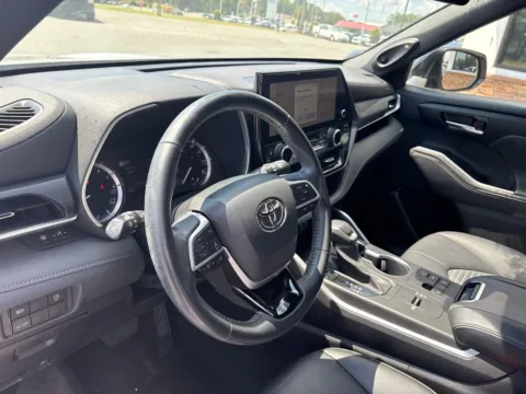 More photos of 2023 Toyota Highlander XSE at Jerry Hunt Supercenter - Lexington, NC