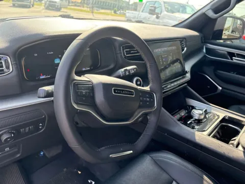 More photos of 2024 Jeep Wagoneer Series II at Jerry Hunt Supercenter - Lexington, NC