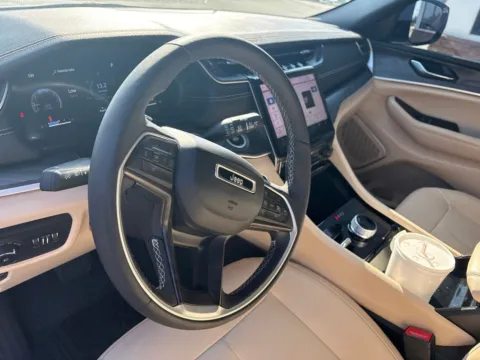 More photos of 2023 Jeep Grand Cherokee Limited at Jerry Hunt Supercenter - Lexington, NC