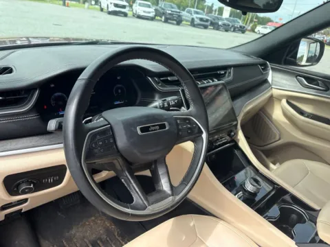 More photos of 2023 Jeep Grand Cherokee L Limited at Jerry Hunt Supercenter - Lexington, NC