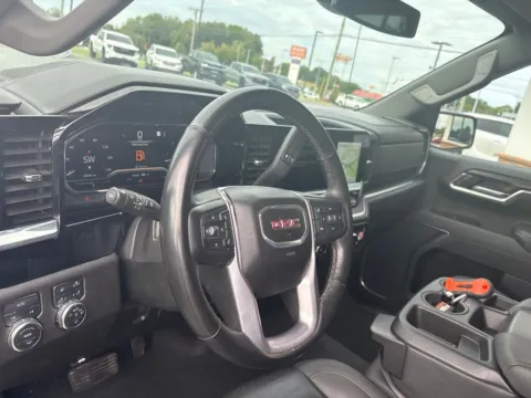 More photos of 2025 GMC Sierra 1500 SLT at Jerry Hunt Supercenter - Lexington, NC