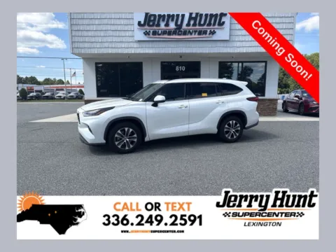 White 2021 Toyota Highlander XLE for sale in Lexington, NC