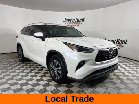 More photos of 2021 Toyota Highlander XLE at Jerry Hunt Supercenter - Lexington, NC