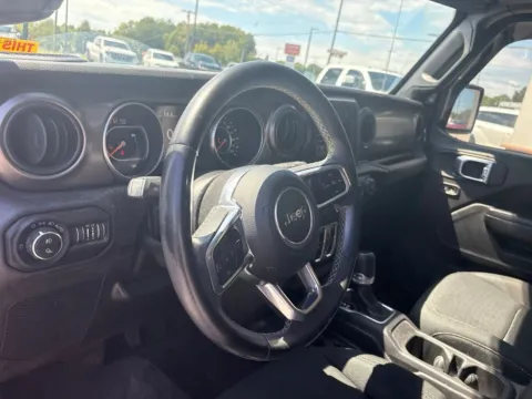 More photos of 2020 Jeep Gladiator Sport at Jerry Hunt Supercenter - Lexington, NC