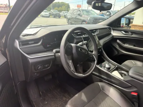 More photos of 2024 Jeep Grand Cherokee L Altitude at Jerry Hunt Supercenter - Lexington, NC