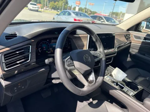 More photos of 2025 Volkswagen Atlas 2.0T SEL at Jerry Hunt Supercenter - Lexington, NC