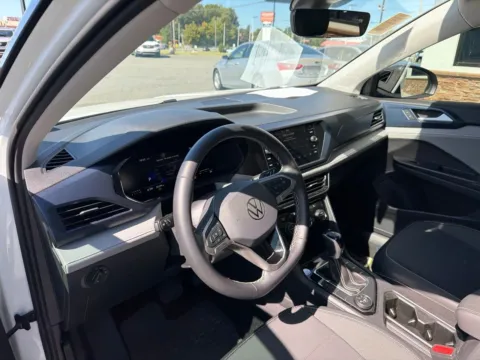 More photos of 2024 Volkswagen Taos 1.5T SE at Jerry Hunt Supercenter - Lexington, NC