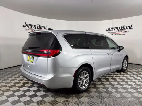 More photos of 2024 Chrysler Pacifica Touring L at Jerry Hunt Supercenter - Lexington, NC