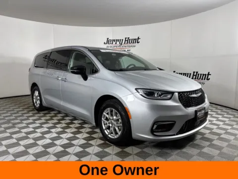 More photos of 2024 Chrysler Pacifica Touring L at Jerry Hunt Supercenter - Lexington, NC