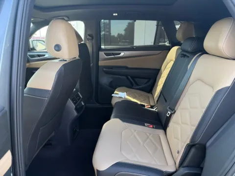 More photos of 2025 Volkswagen Atlas Cross Sport 2.0T SE w/Technology at Jerry Hunt Supercenter - Lexington, NC