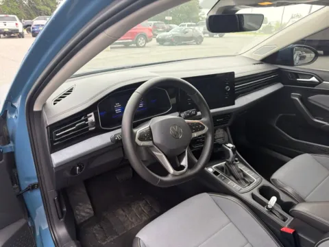 More photos of 2025 Volkswagen Jetta 1.5T SE at Jerry Hunt Supercenter - Lexington, NC