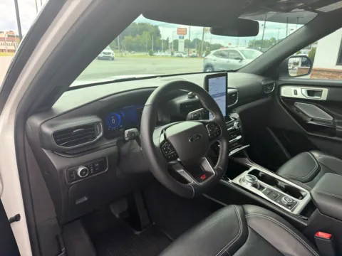 More photos of 2022 Ford Explorer ST at Jerry Hunt Supercenter - Lexington, NC