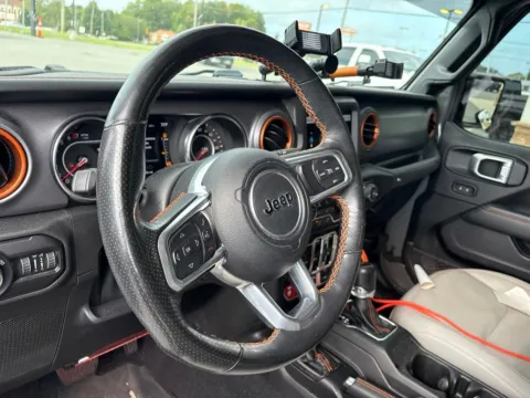 More photos of 2020 Jeep Gladiator Mojave at Jerry Hunt Supercenter - Lexington, NC