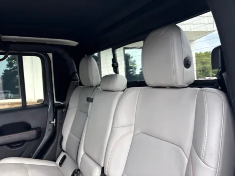 More photos of 2020 Jeep Gladiator Mojave at Jerry Hunt Supercenter - Lexington, NC