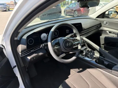 More photos of 2025 Hyundai Elantra SEL Convenience at Jerry Hunt Supercenter - Lexington, NC