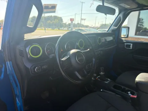 More photos of 2022 Jeep Gladiator Sport at Jerry Hunt Supercenter - Lexington, NC