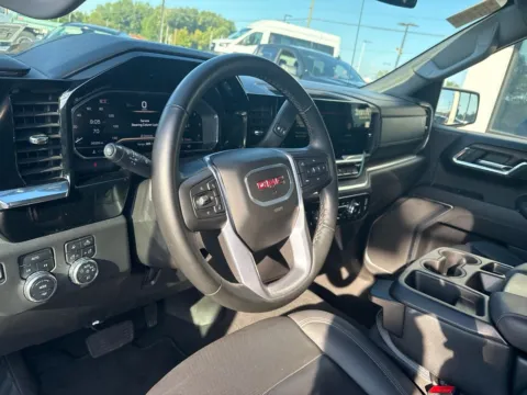 More photos of 2025 GMC Sierra 1500 SLT at Jerry Hunt Supercenter - Lexington, NC