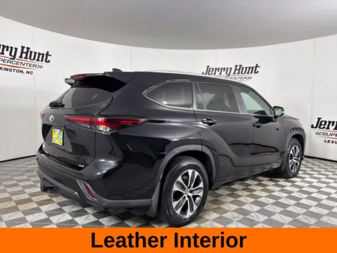More photos of 2024 Toyota Highlander XLE at Jerry Hunt Supercenter - Lexington, NC