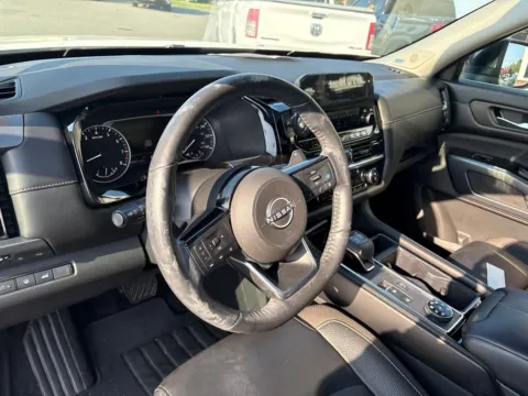 More photos of 2023 Nissan Pathfinder SL at Jerry Hunt Supercenter - Lexington, NC