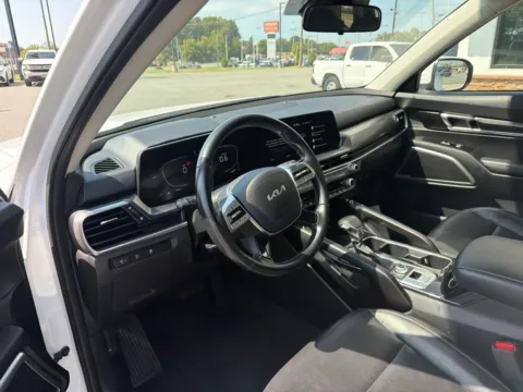 More photos of 2024 Kia Telluride S at Jerry Hunt Supercenter - Lexington, NC