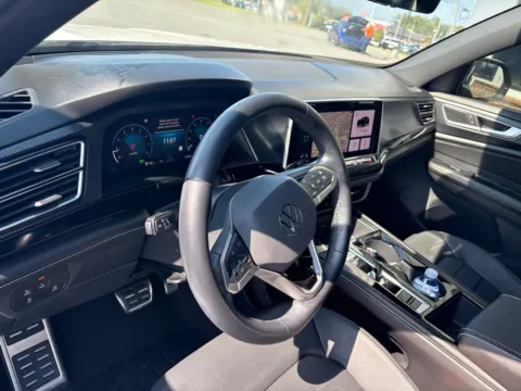 More photos of 2024 Volkswagen Atlas Cross Sport 2.0T SEL R-Line at Jerry Hunt Supercenter - Lexington, NC