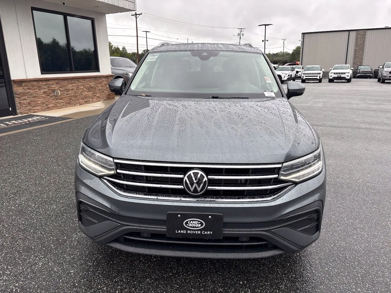 2023 Volkswagen Tiguan SE - Photo 12