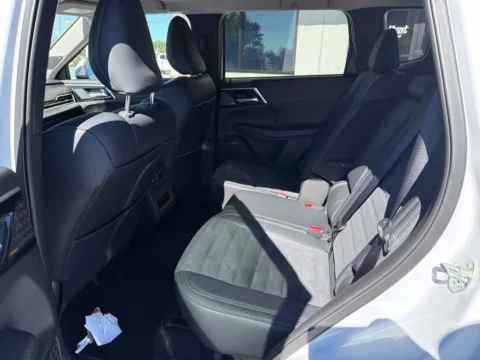 More photos of 2025 Mitsubishi Outlander SE at Jerry Hunt Supercenter - Lexington, NC