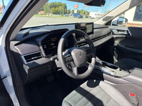 More photos of 2025 Mitsubishi Outlander SE at Jerry Hunt Supercenter - Lexington, NC