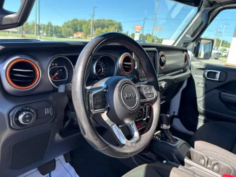 More photos of 2023 Jeep Gladiator Mojave at Jerry Hunt Supercenter - Lexington, NC