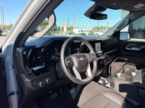 More photos of 2024 GMC Sierra 1500 Elevation at Jerry Hunt Supercenter - Lexington, NC