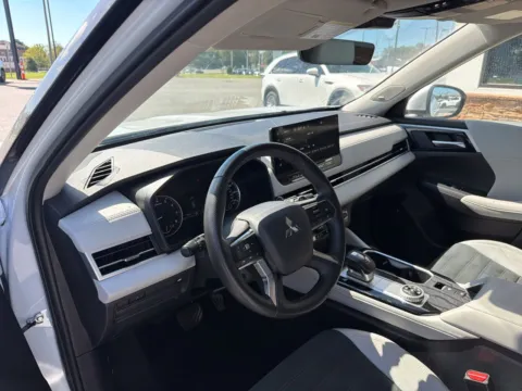 More photos of 2025 Mitsubishi Outlander SE at Jerry Hunt Supercenter - Lexington, NC