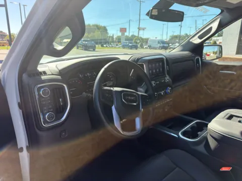 More photos of 2022 GMC Sierra 1500 Limited SLT at Jerry Hunt Supercenter - Lexington, NC