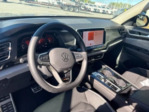 More photos of 2025 Volkswagen Atlas 2.0T Peak Edition at Jerry Hunt Supercenter - Lexington, NC