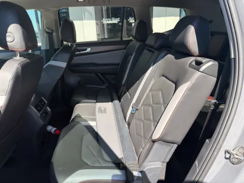 More photos of 2024 Volkswagen Atlas 2.0T Peak Edition SE w/Technology at Jerry Hunt Supercenter - Lexington, NC